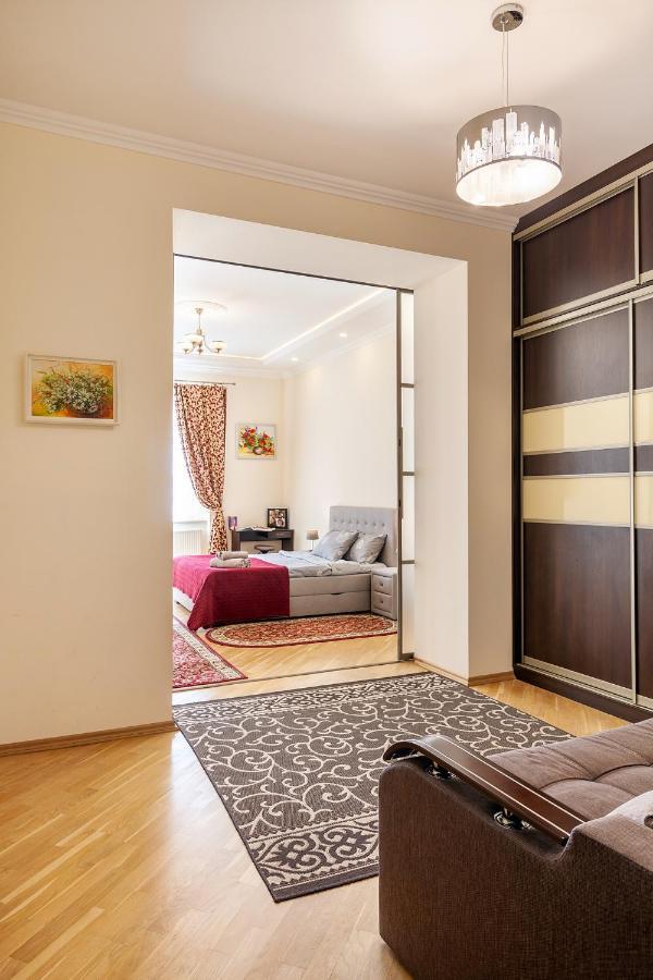 Apartment On Tamanska - Вулиця Дарії Гусяк Lviv Exterior foto
