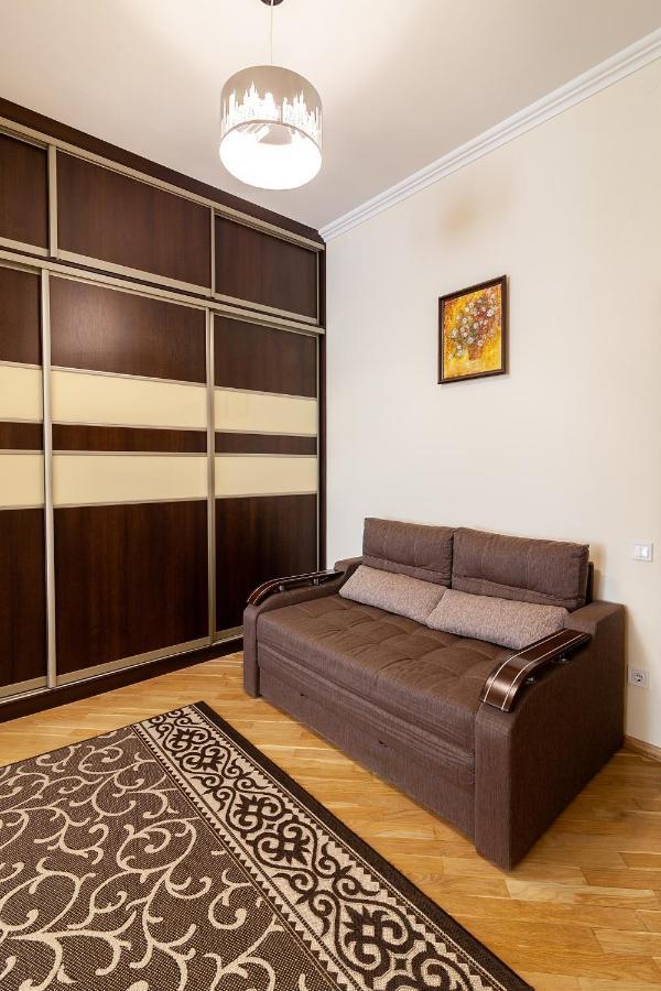 Apartment On Tamanska - Вулиця Дарії Гусяк Lviv Exterior foto