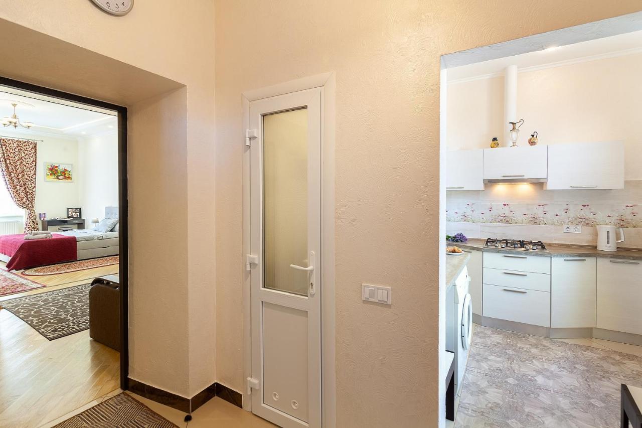 Apartment On Tamanska - Вулиця Дарії Гусяк Lviv Exterior foto