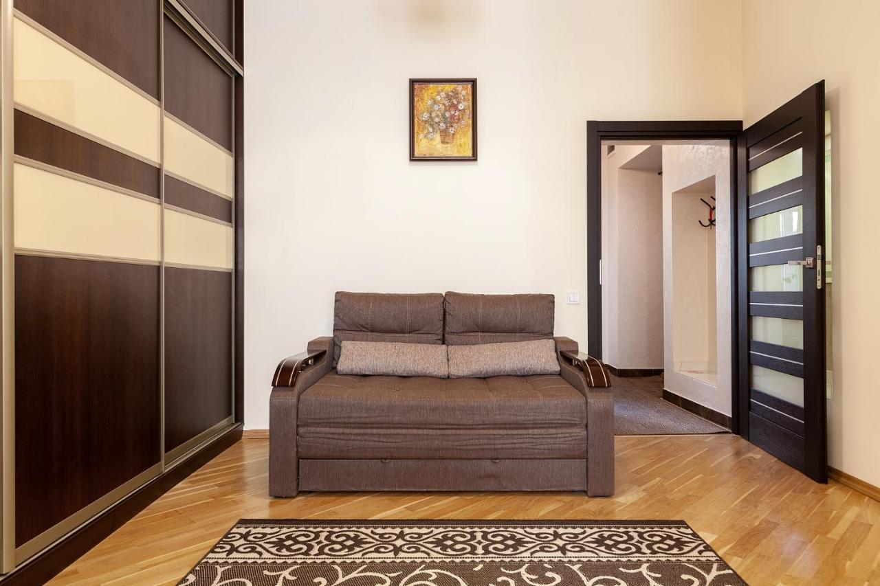 Apartment On Tamanska - Вулиця Дарії Гусяк Lviv Exterior foto